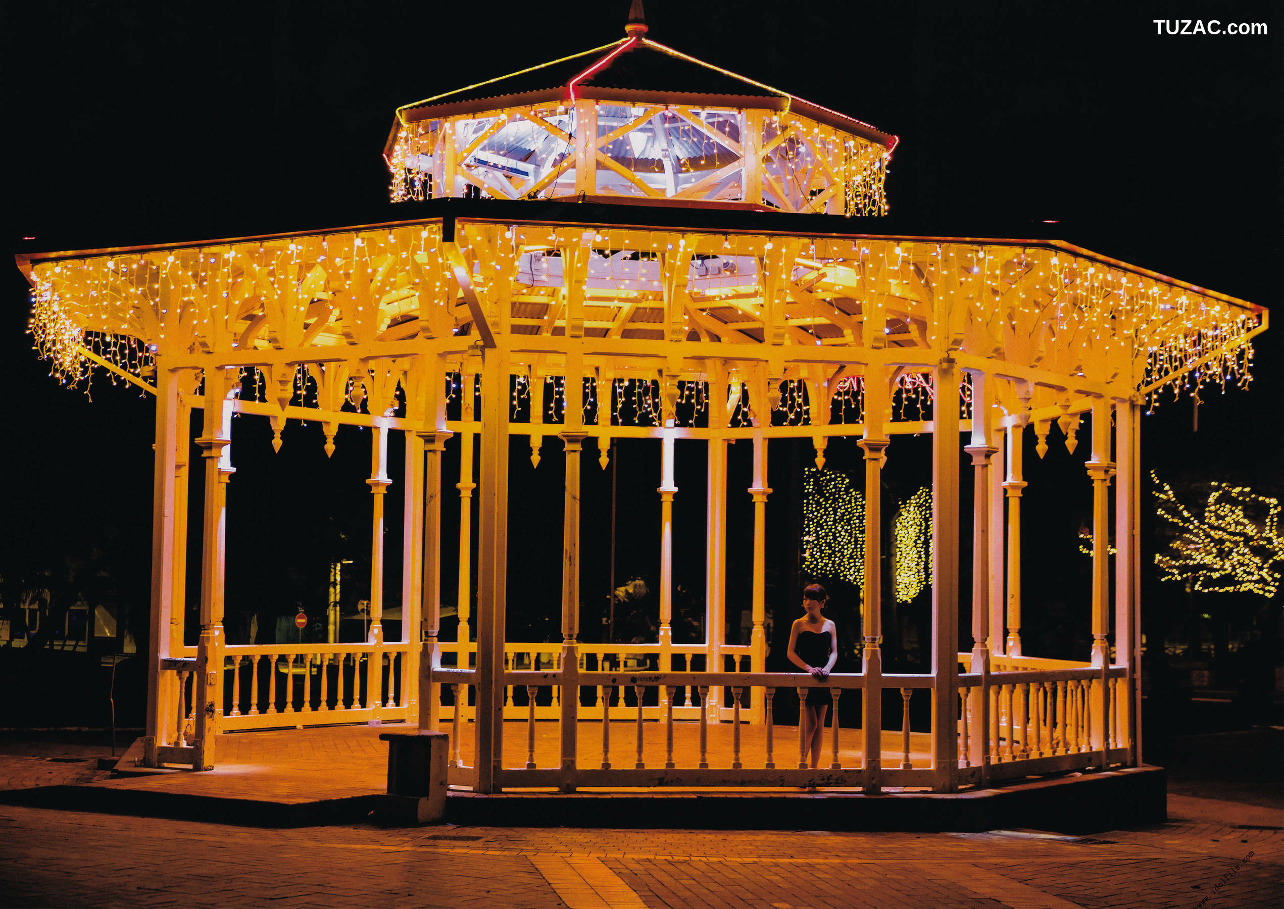 PB写真集_秋元真夏 1st《真夏の気圧配置》 写真集[145P]