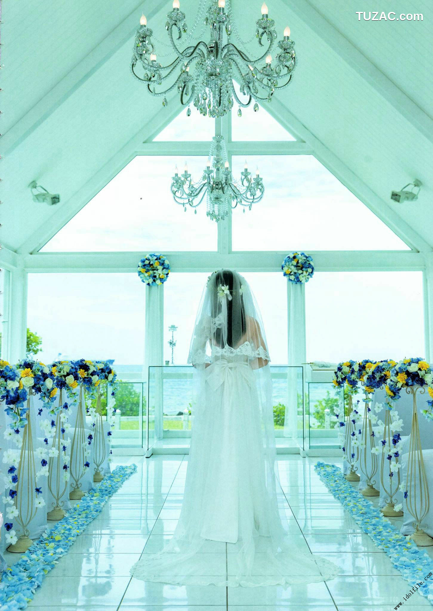 PB写真集_秋元真夏 1st《真夏の気圧配置》 写真集[145P]