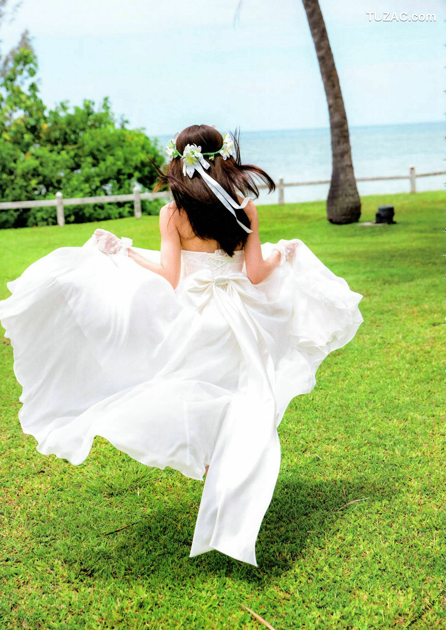 PB写真集_秋元真夏 1st《真夏の気圧配置》 写真集[145P]