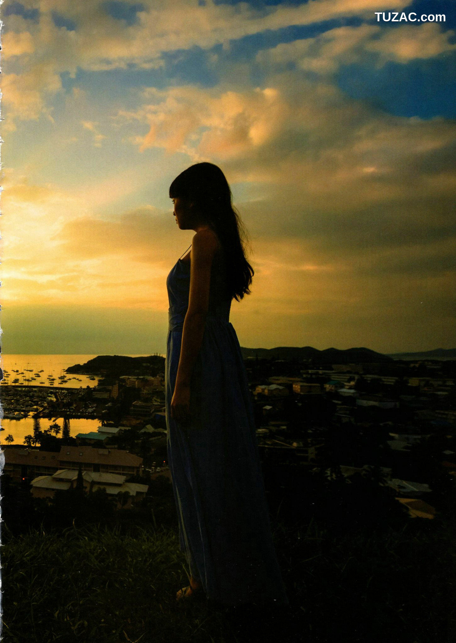 PB写真集_秋元真夏 1st《真夏の気圧配置》 写真集[145P]