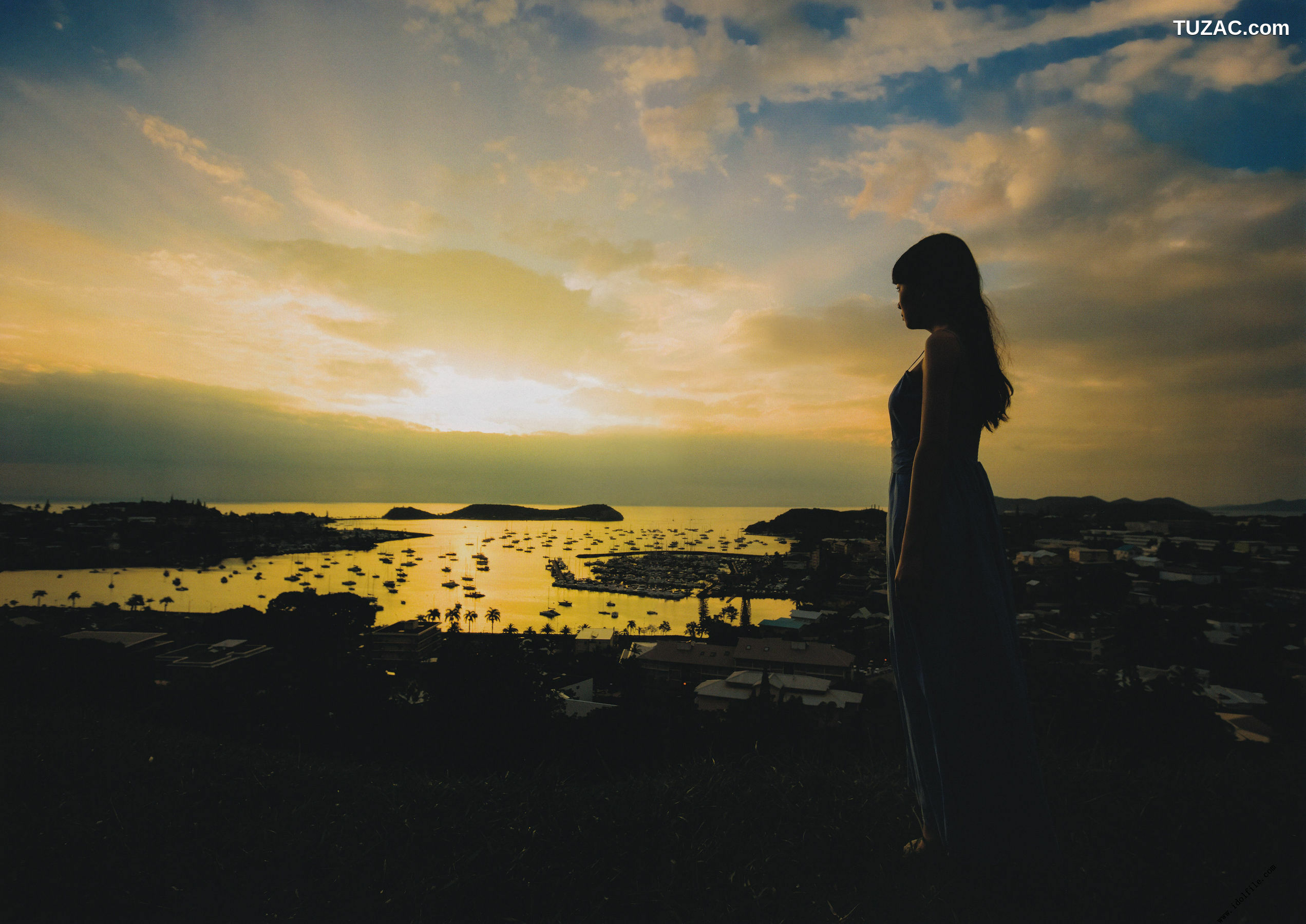 PB写真集_秋元真夏 1st《真夏の気圧配置》 写真集[145P]