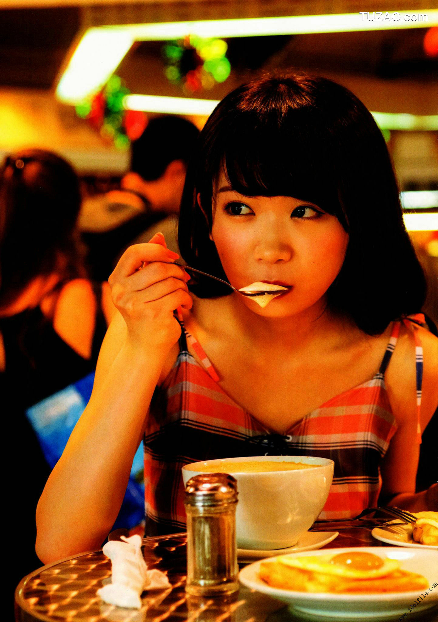 PB写真集_秋元真夏 1st《真夏の気圧配置》 写真集[145P]