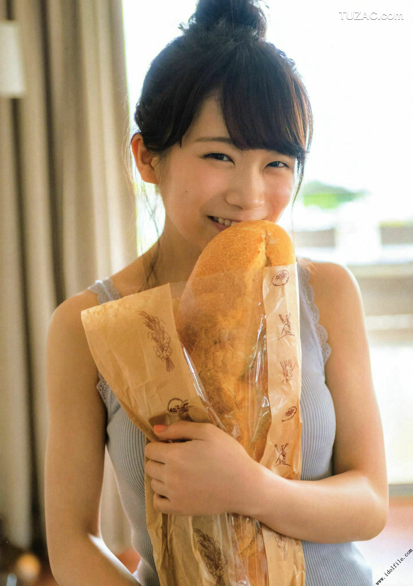 PB写真集_秋元真夏 1st《真夏の気圧配置》 写真集[145P]