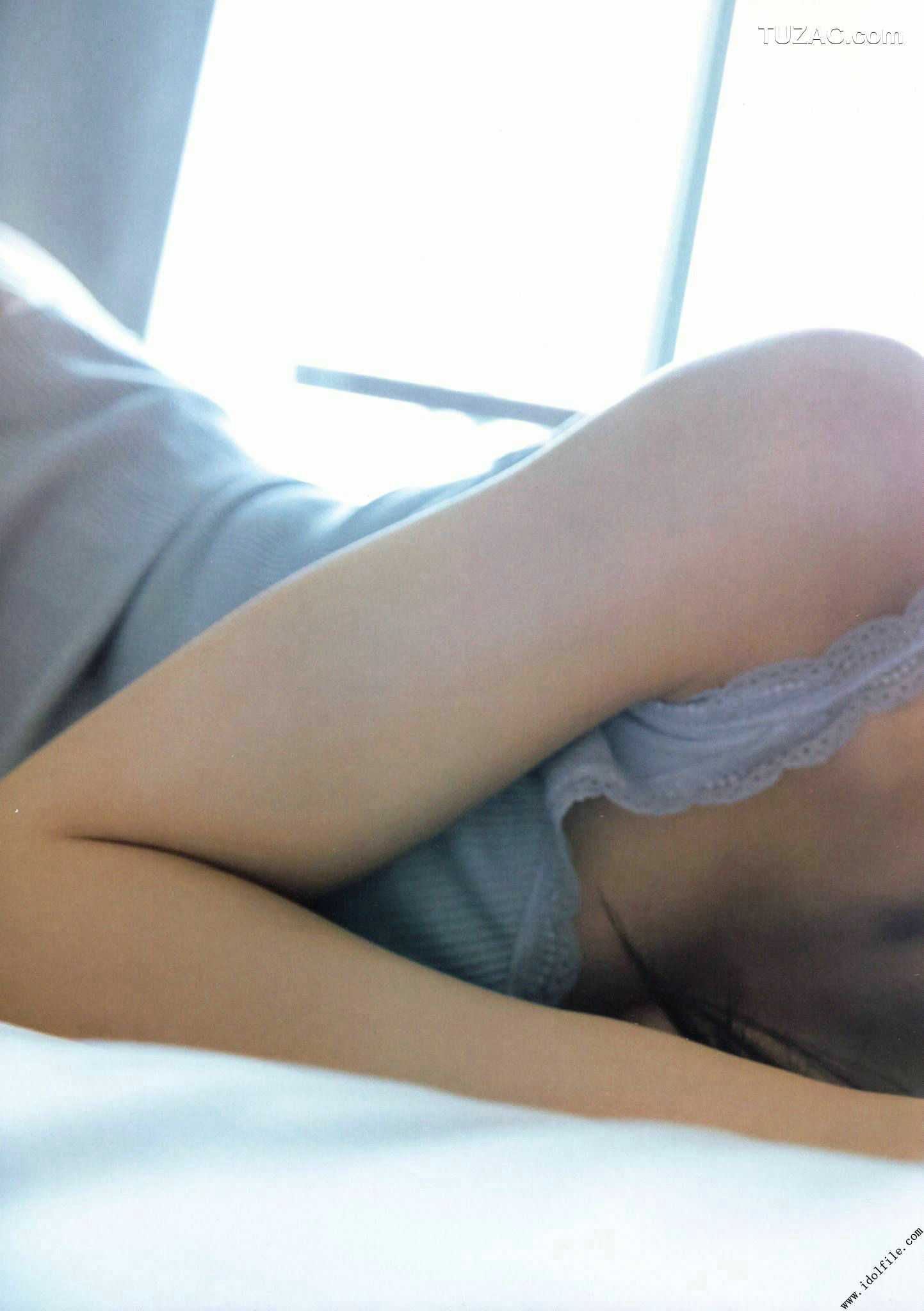 PB写真集_秋元真夏 1st《真夏の気圧配置》 写真集[145P]