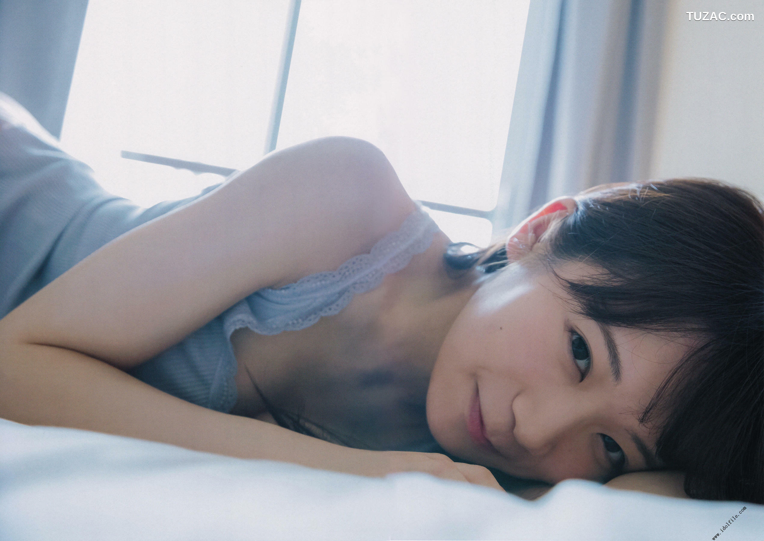 PB写真集_秋元真夏 1st《真夏の気圧配置》 写真集[145P]