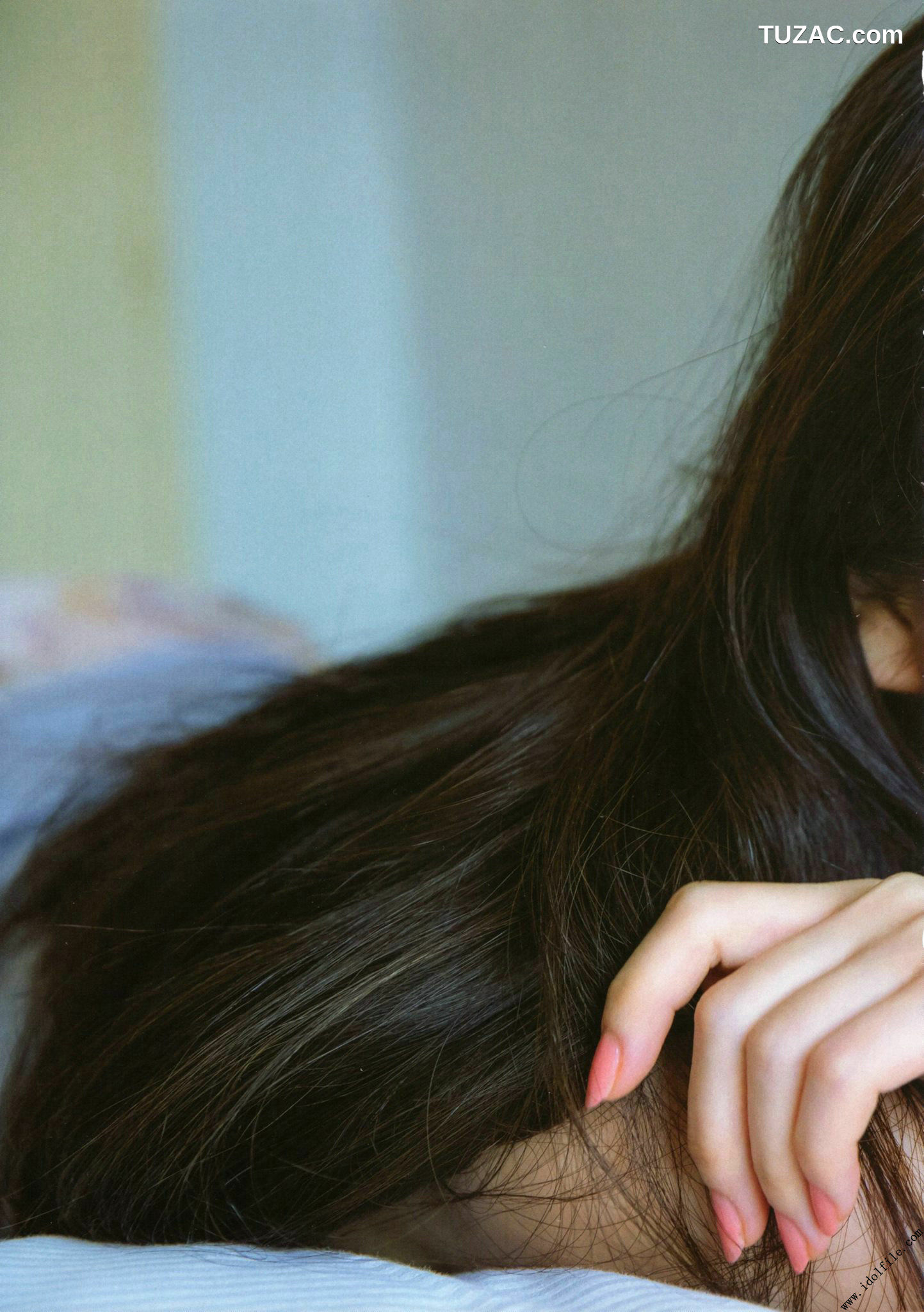 PB写真集_秋元真夏 1st《真夏の気圧配置》 写真集[145P]