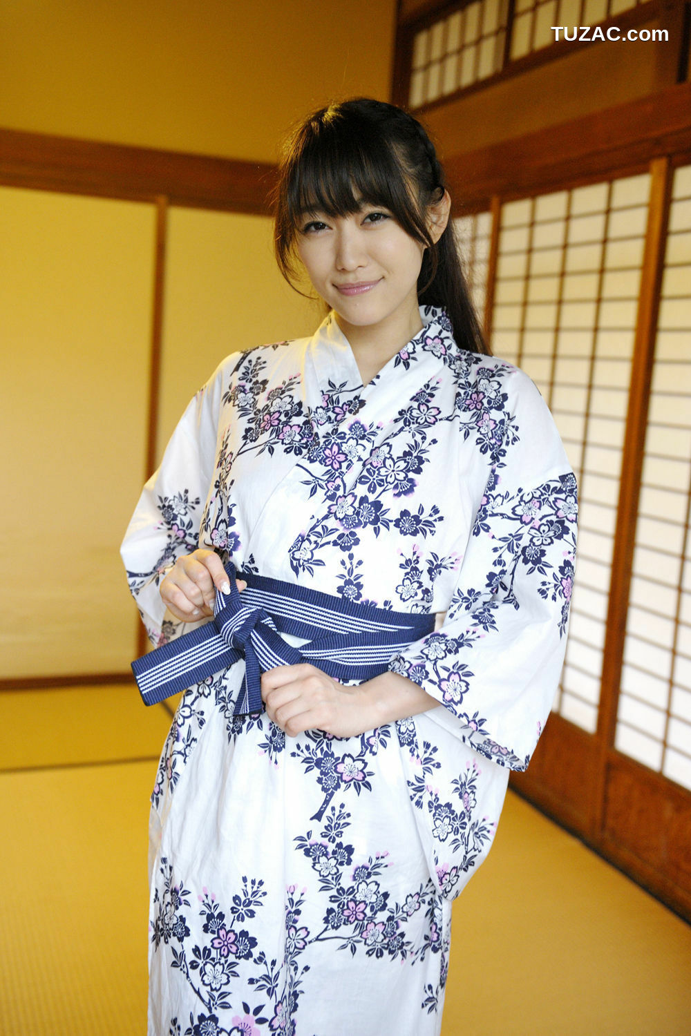 PB写真集_西野翔《秘宝館 ギリ見せ☆》 写真集[53P]
