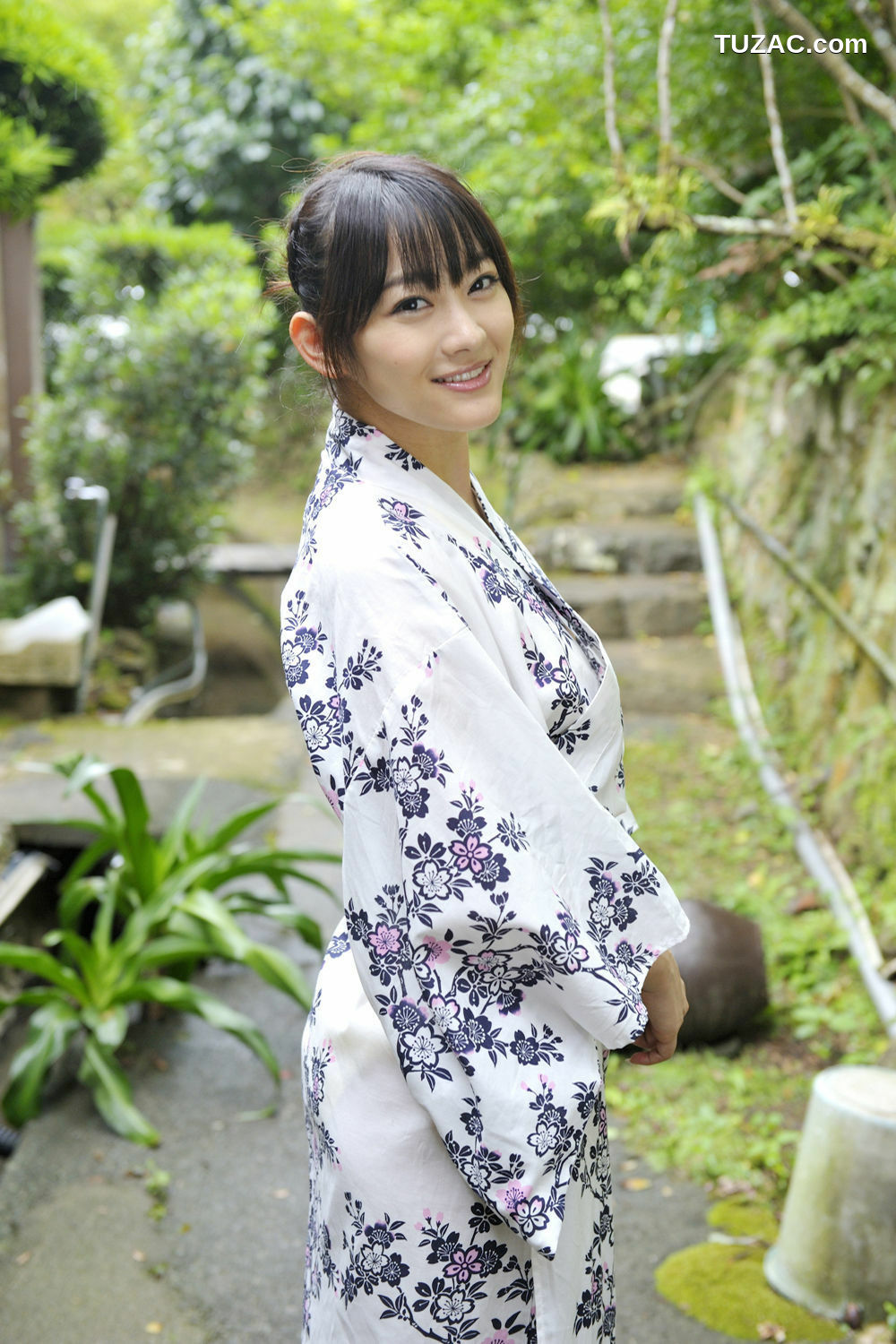 PB写真集_西野翔《秘宝館 ギリ見せ☆》 写真集[53P]
