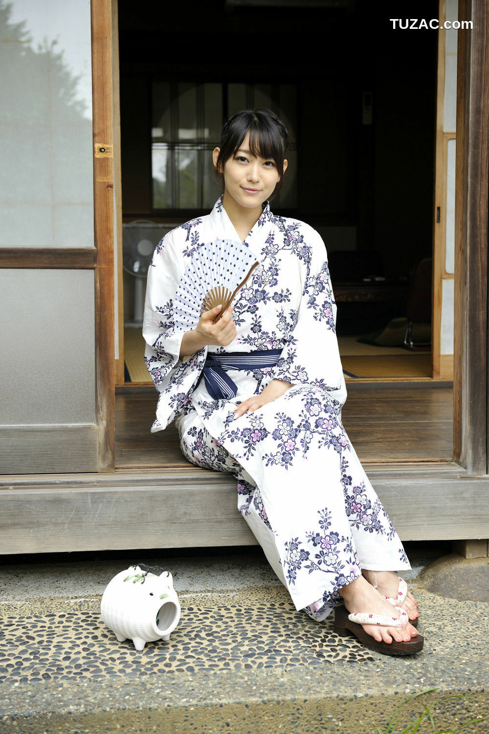PB写真集_西野翔《秘宝館 ギリ見せ☆》 写真集[53P]