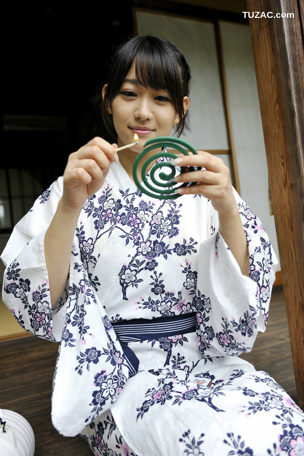 PB写真集_西野翔《秘宝館 ギリ見せ☆》 写真集[53P]