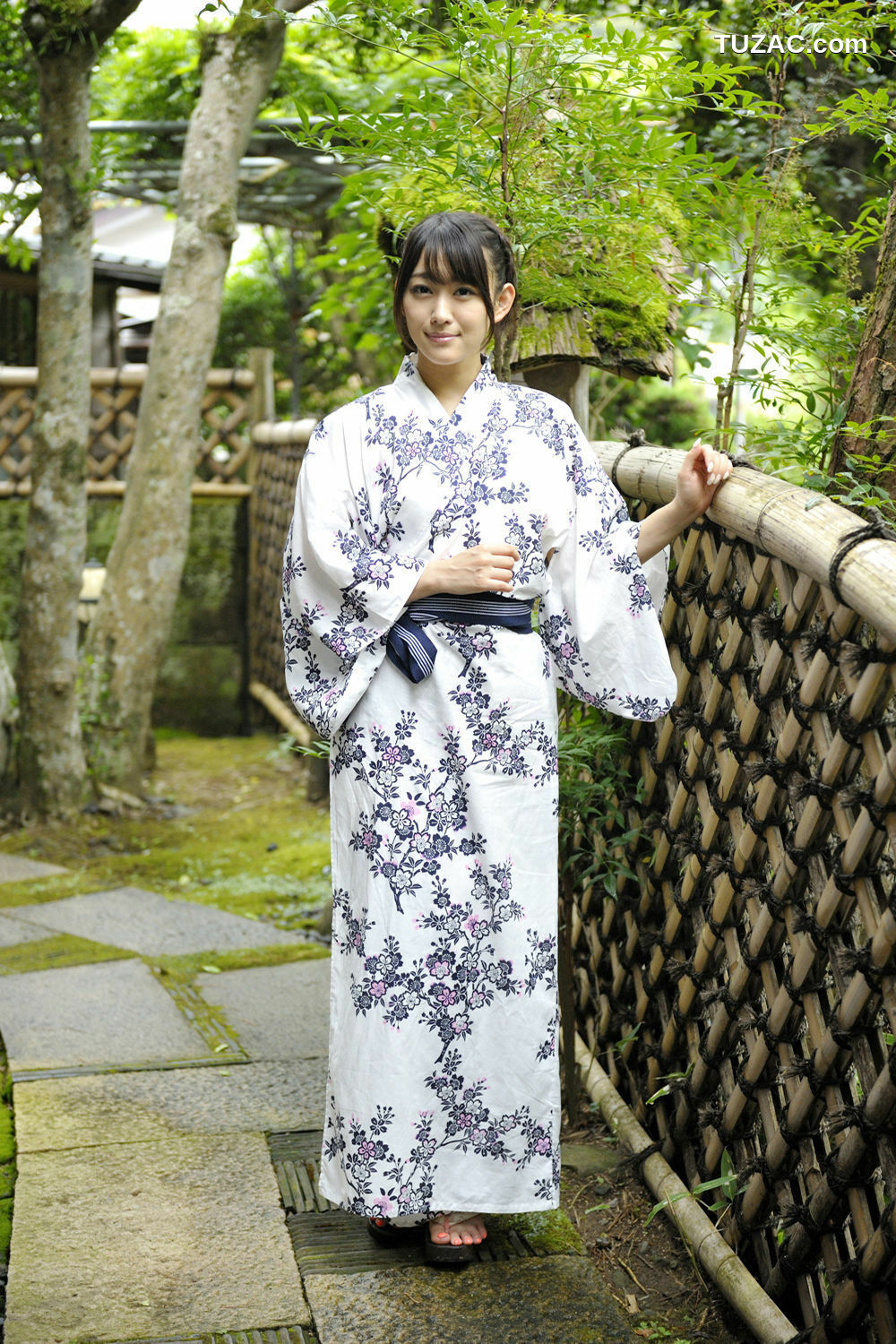 PB写真集_西野翔《秘宝館 ギリ見せ☆》 写真集[53P]