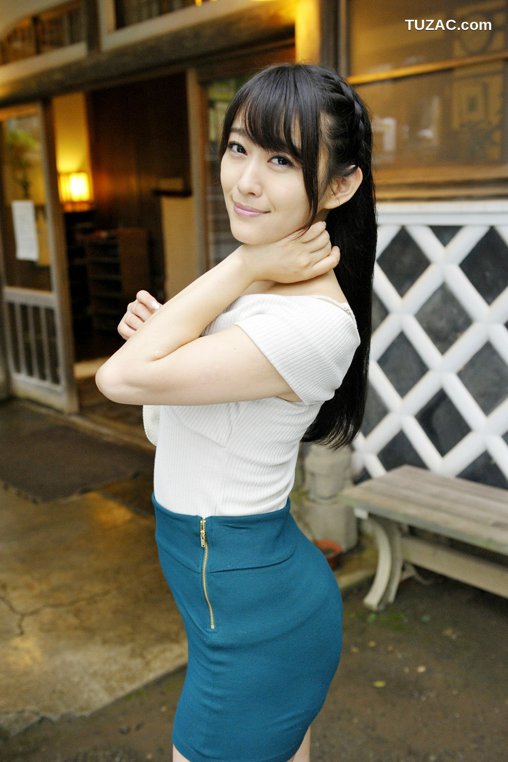 PB写真集_西野翔《秘宝館 ギリ見せ☆》 写真集[53P]