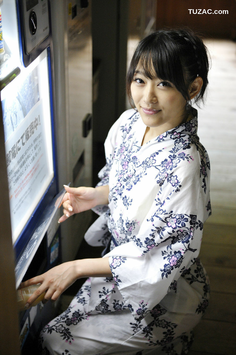 PB写真集_西野翔《秘宝館 ギリ見せ☆》 写真集[53P]