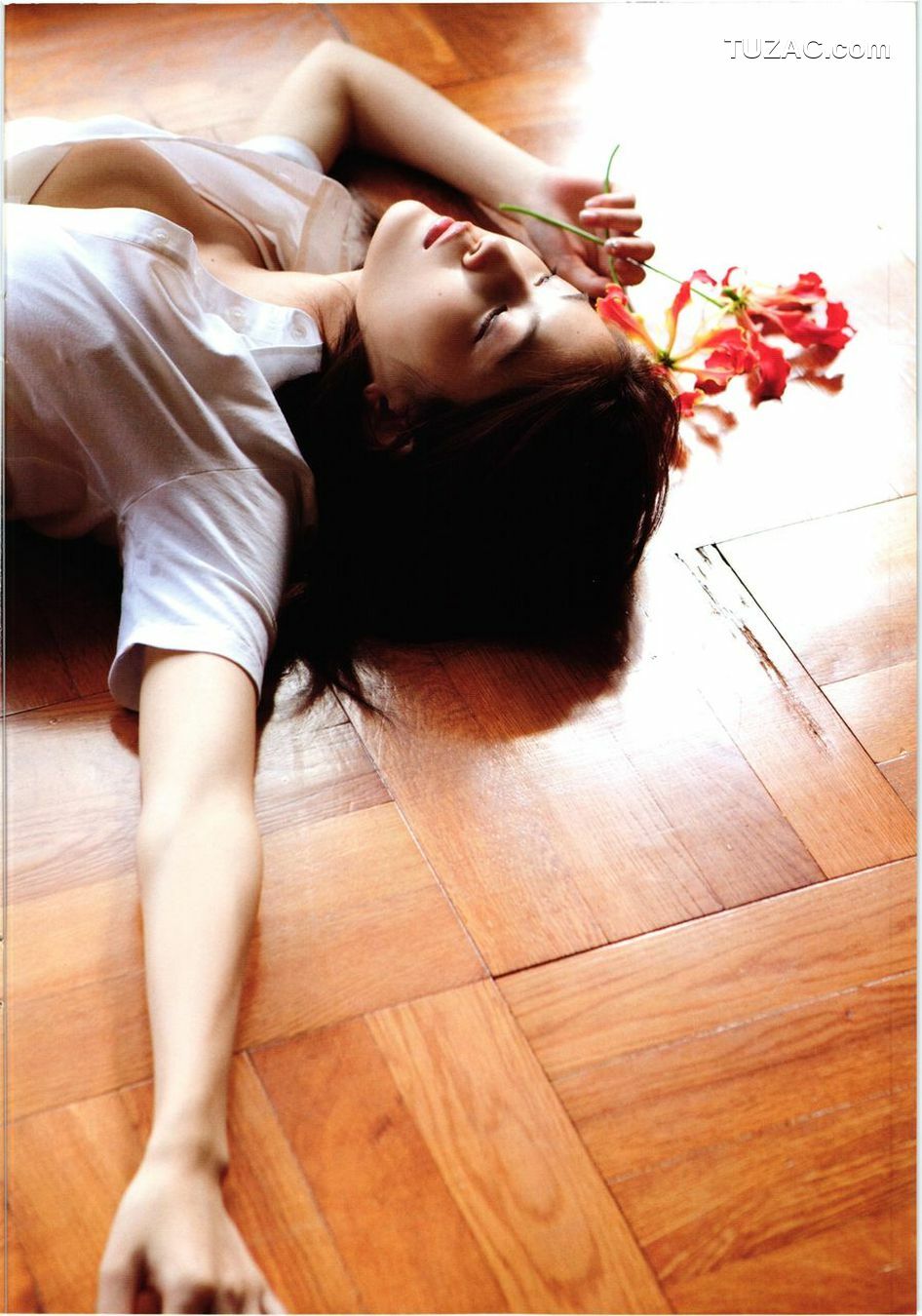 PB写真集_護あさな/河野麻奈 《ハダカノ女神》[80P]