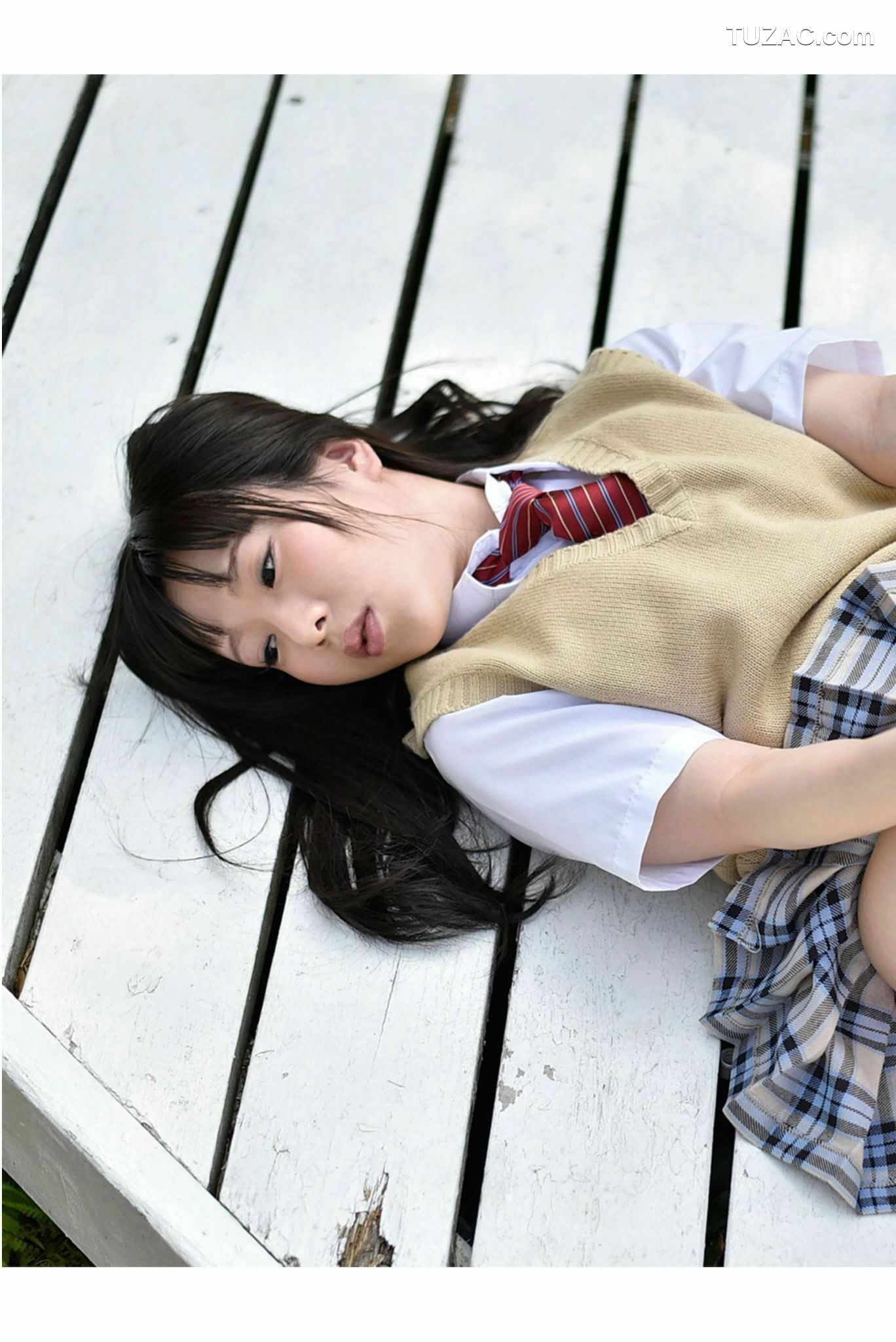 PB写真集_雨宮留菜 《女子校生 萌える絶対領域》 [100P]