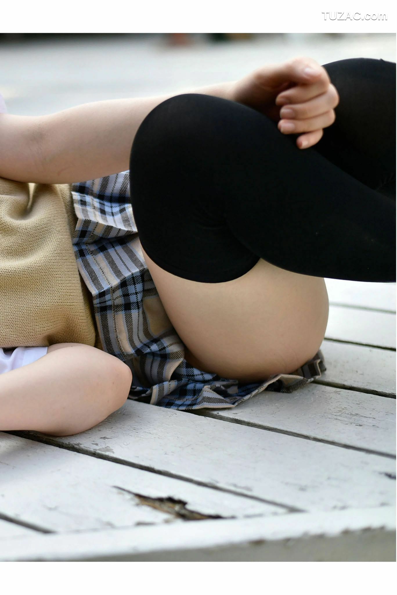 PB写真集_雨宮留菜 《女子校生 萌える絶対領域》 [100P]