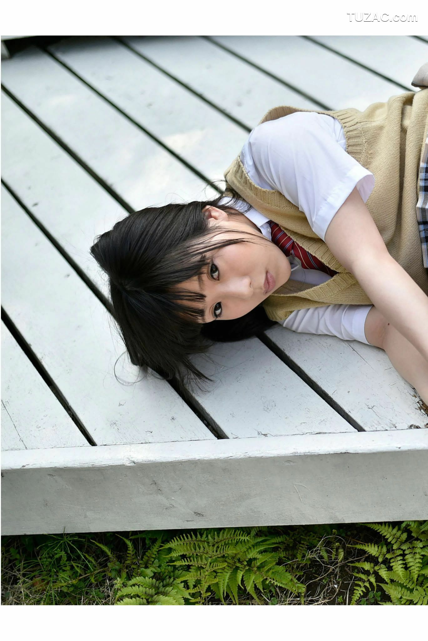 PB写真集_雨宮留菜 《女子校生 萌える絶対領域》 [100P]