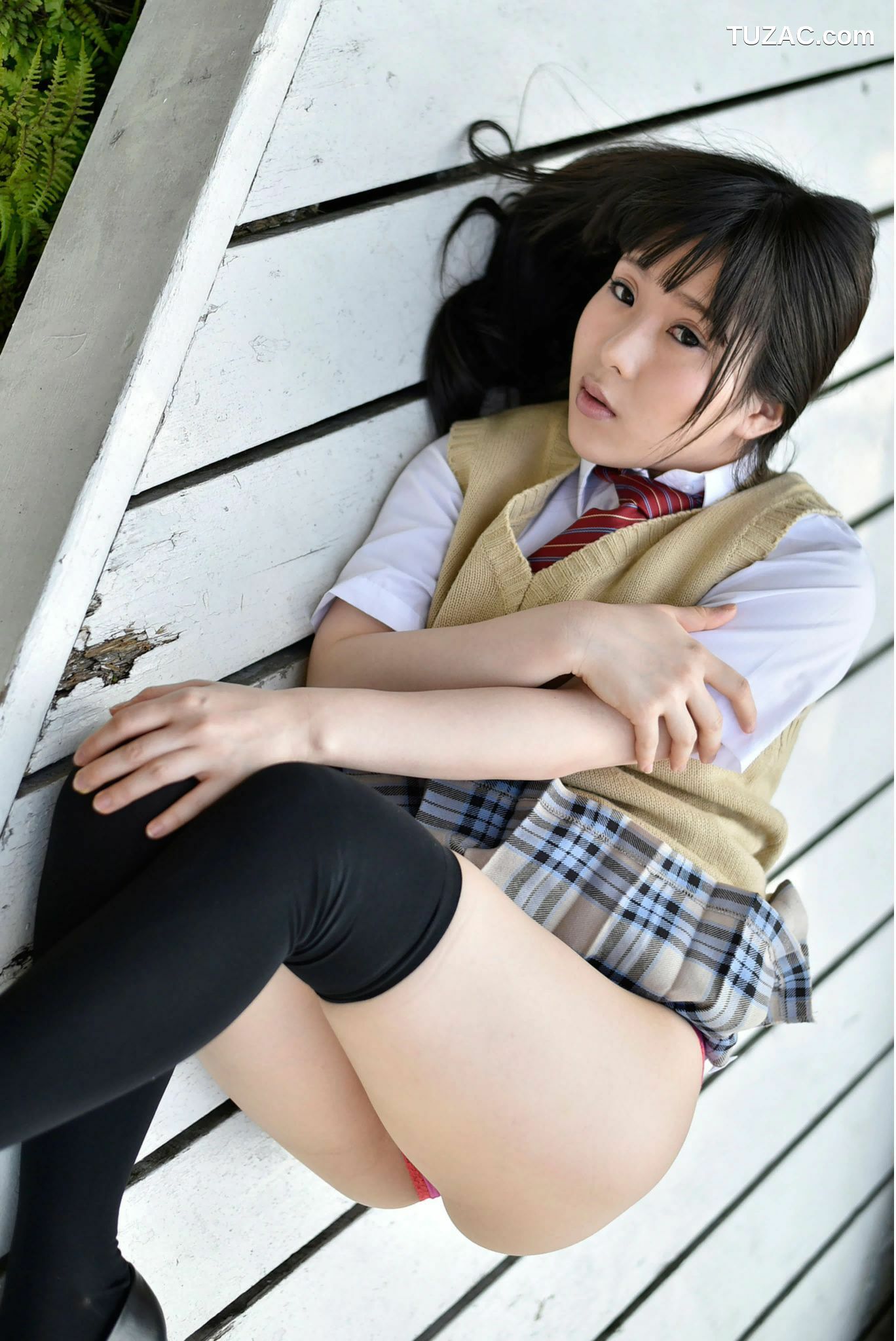 PB写真集_雨宮留菜 《女子校生 萌える絶対領域》 [100P]