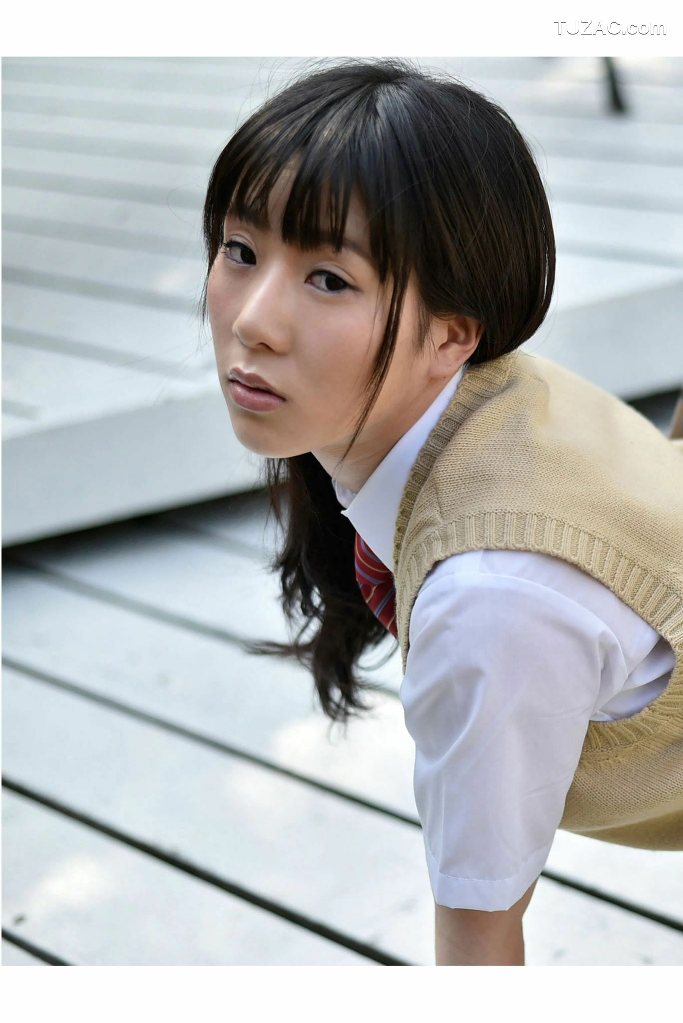 PB写真集_雨宮留菜 《女子校生 萌える絶対領域》 [100P]