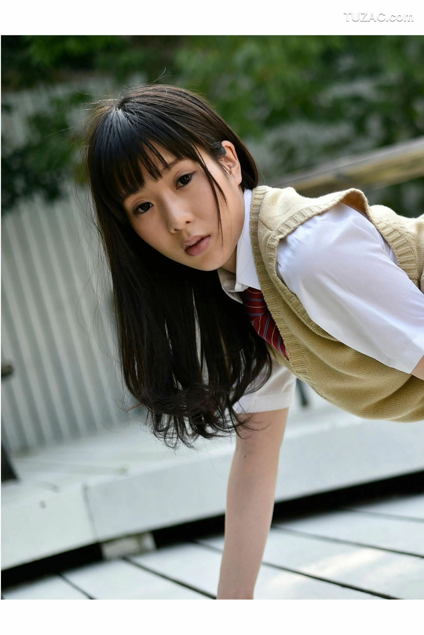 PB写真集_雨宮留菜 《女子校生 萌える絶対領域》 [100P]