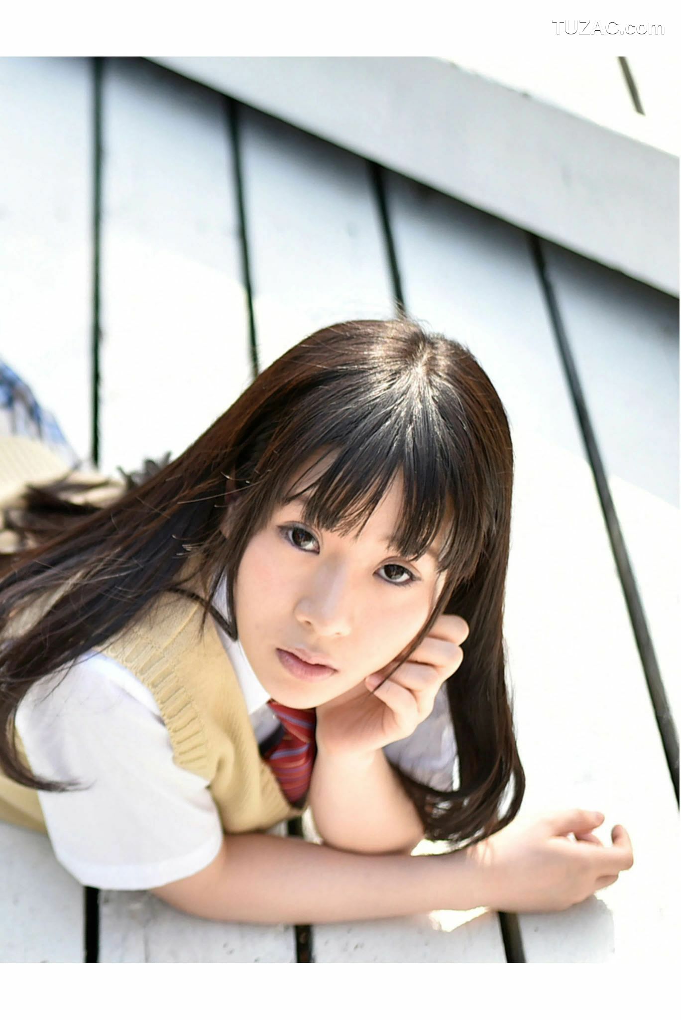 PB写真集_雨宮留菜 《女子校生 萌える絶対領域》 [100P]