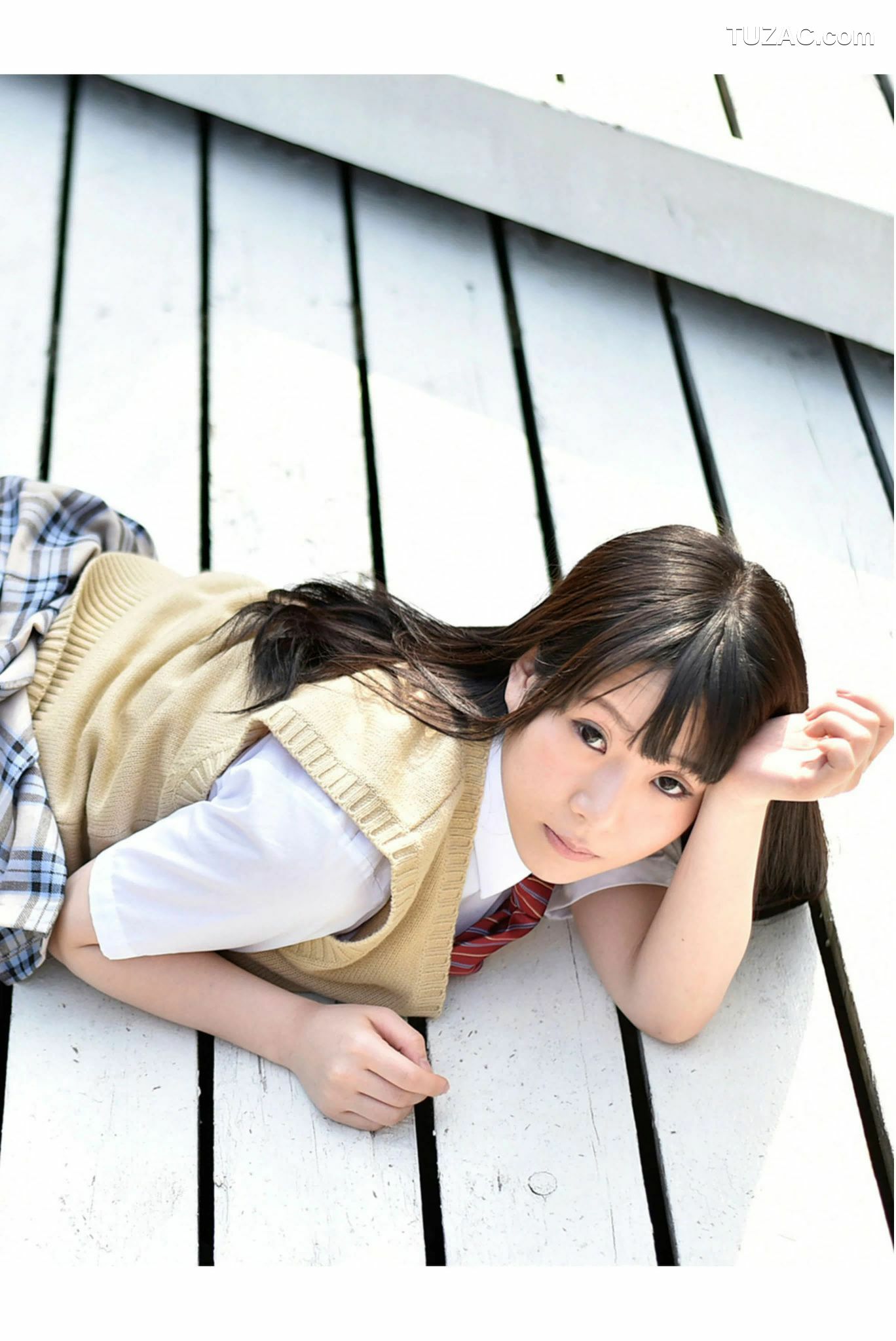 PB写真集_雨宮留菜 《女子校生 萌える絶対領域》 [100P]