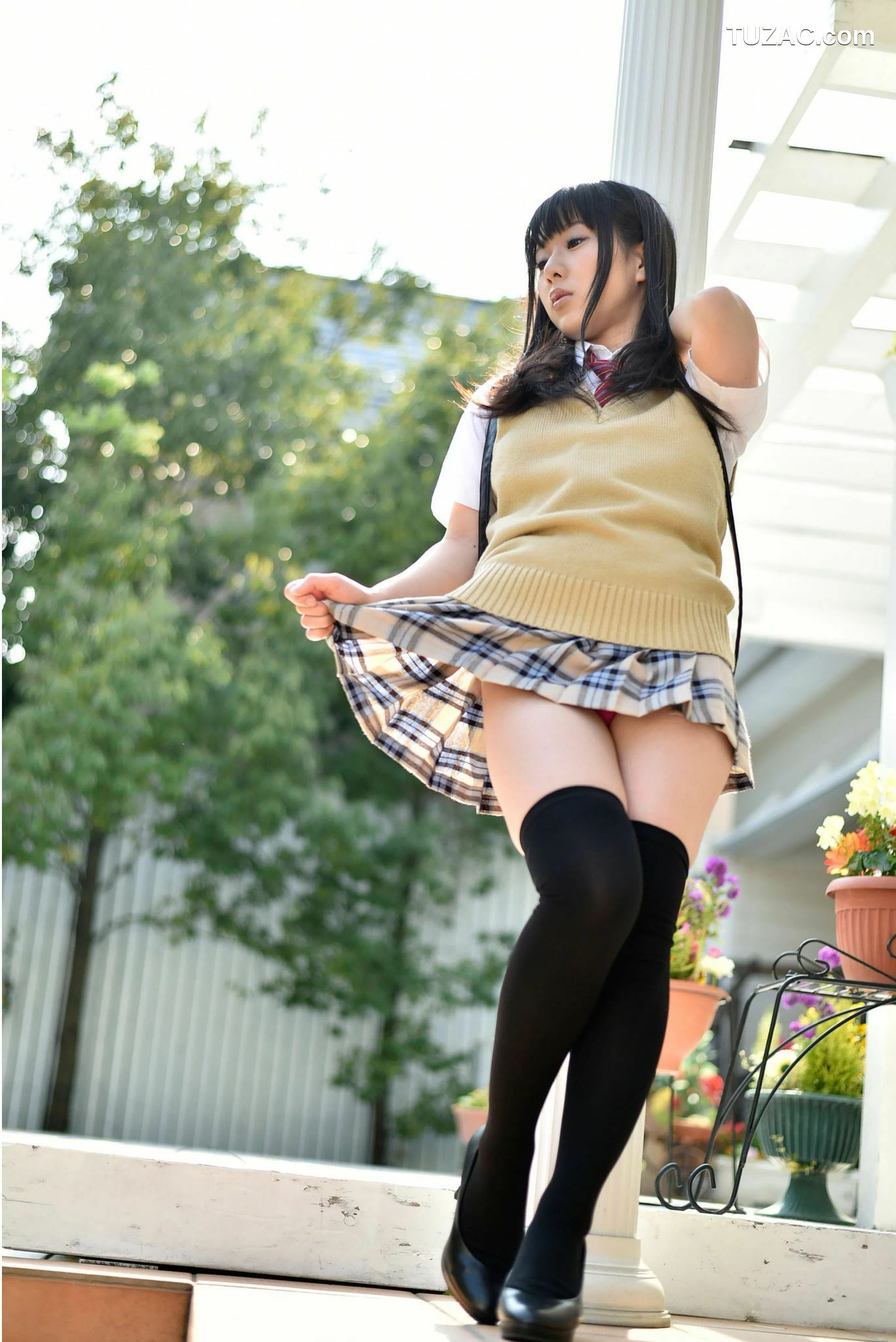 PB写真集_雨宮留菜 《女子校生 萌える絶対領域》 [100P]