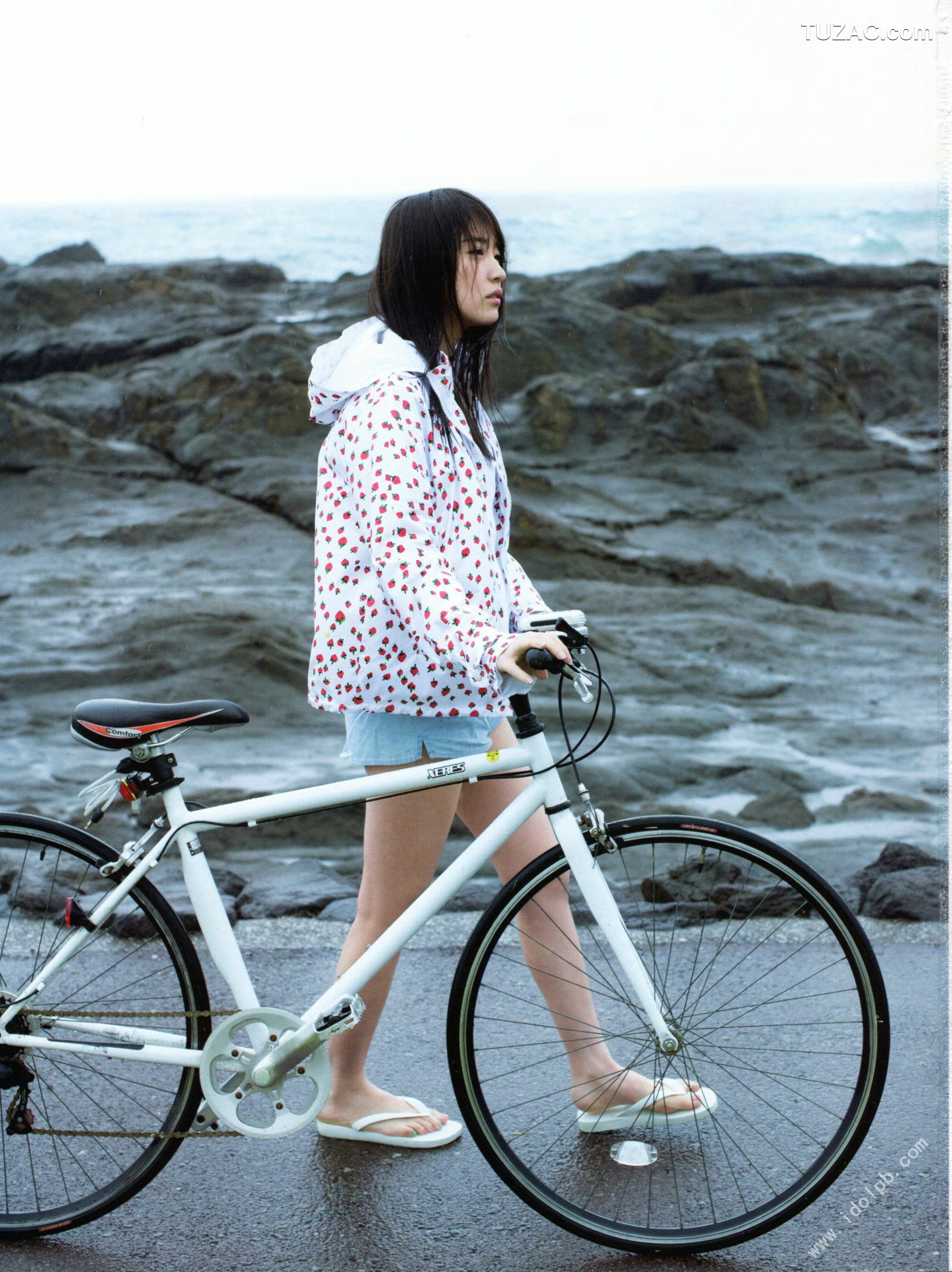 PB写真集_高山一実/高山一实 《恋かもしれない》 [119P]