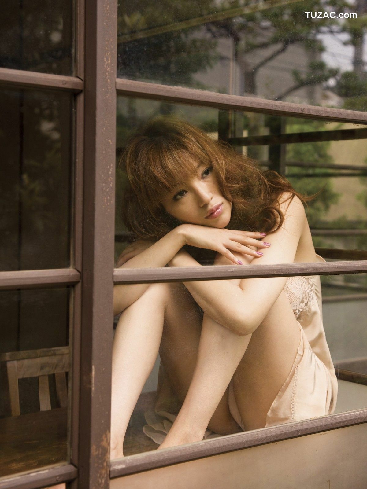 Sabra_森下悠里《飾り窓の女》 写真集 [39P]