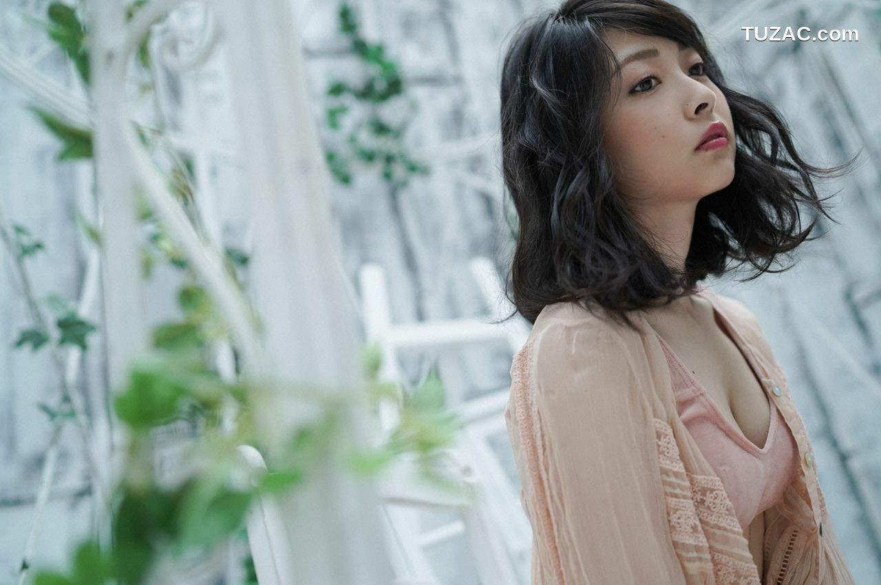 WPB写真_吉岡茉祐「First Gravure for a Voice Actress」 Extra EX726 写真集[75P]