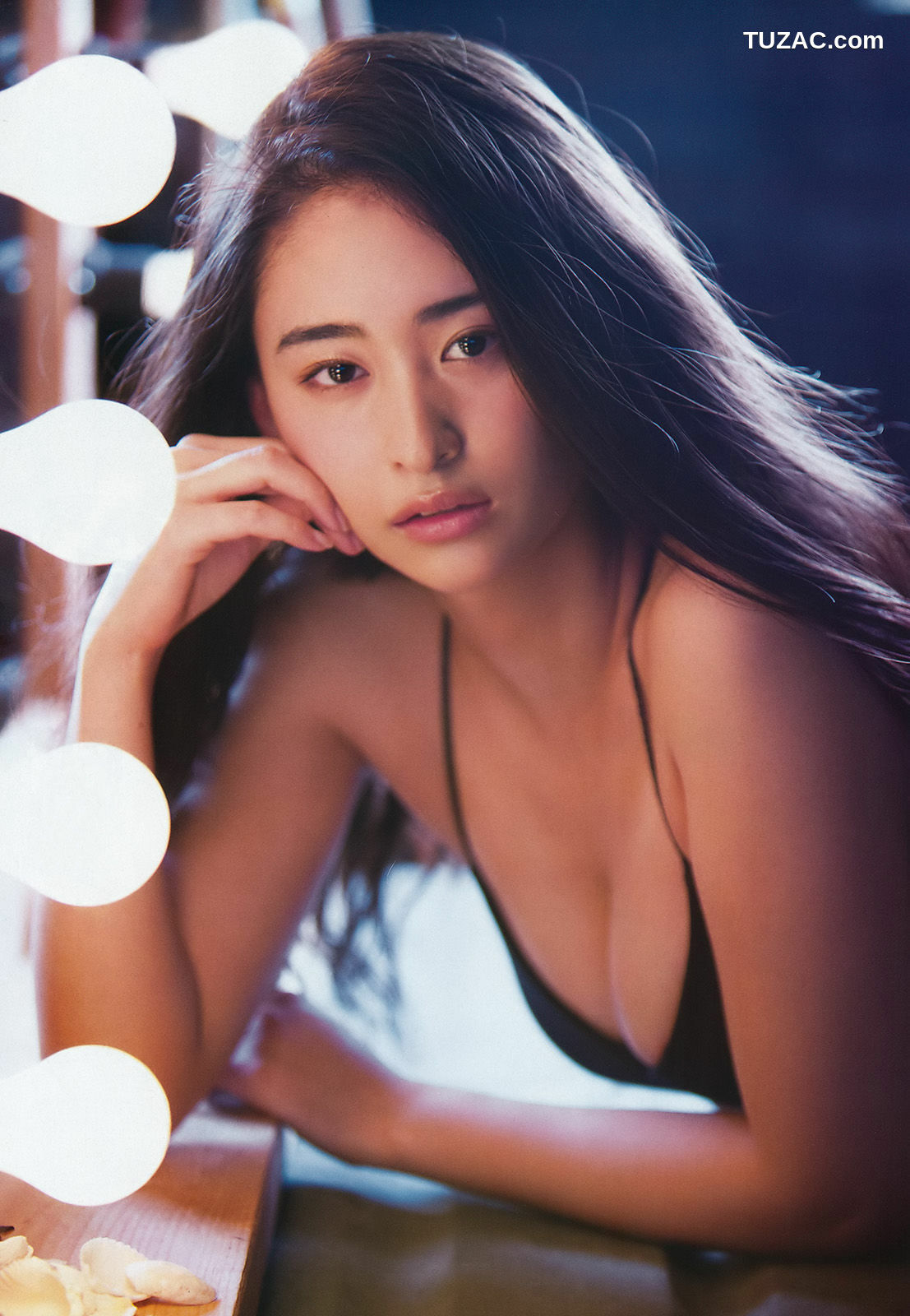 Weekly Big Comic Spirits杂志写真_ 柳美稀 2016年No.45 写真杂志[7P]