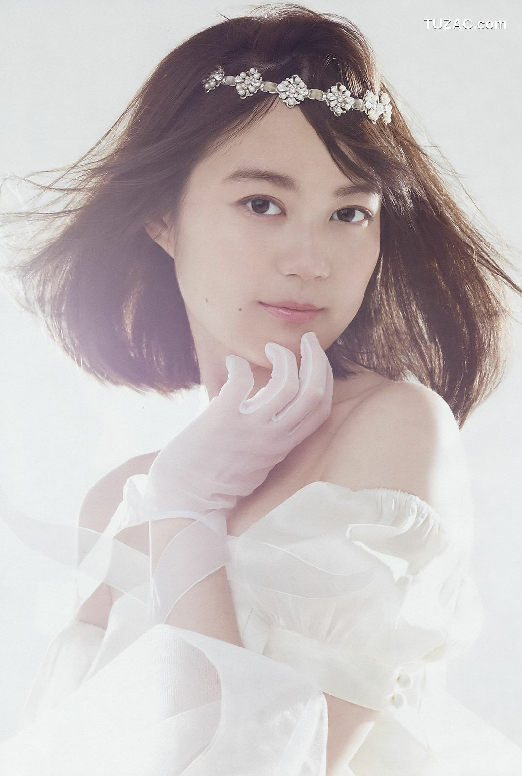 Weekly Big Comic Spirits杂志写真_ 生田絵梨花 Ikuta Erika 2018年No.21-22 写真杂志[13P]