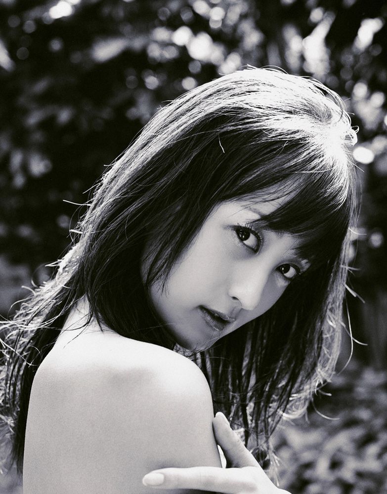 YS Web_ Vol.190 Ayaka Komatsu 小松彩夏 写真集[56P]