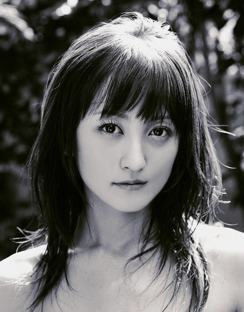 YS Web_ Vol.190 Ayaka Komatsu 小松彩夏 写真集[56P]