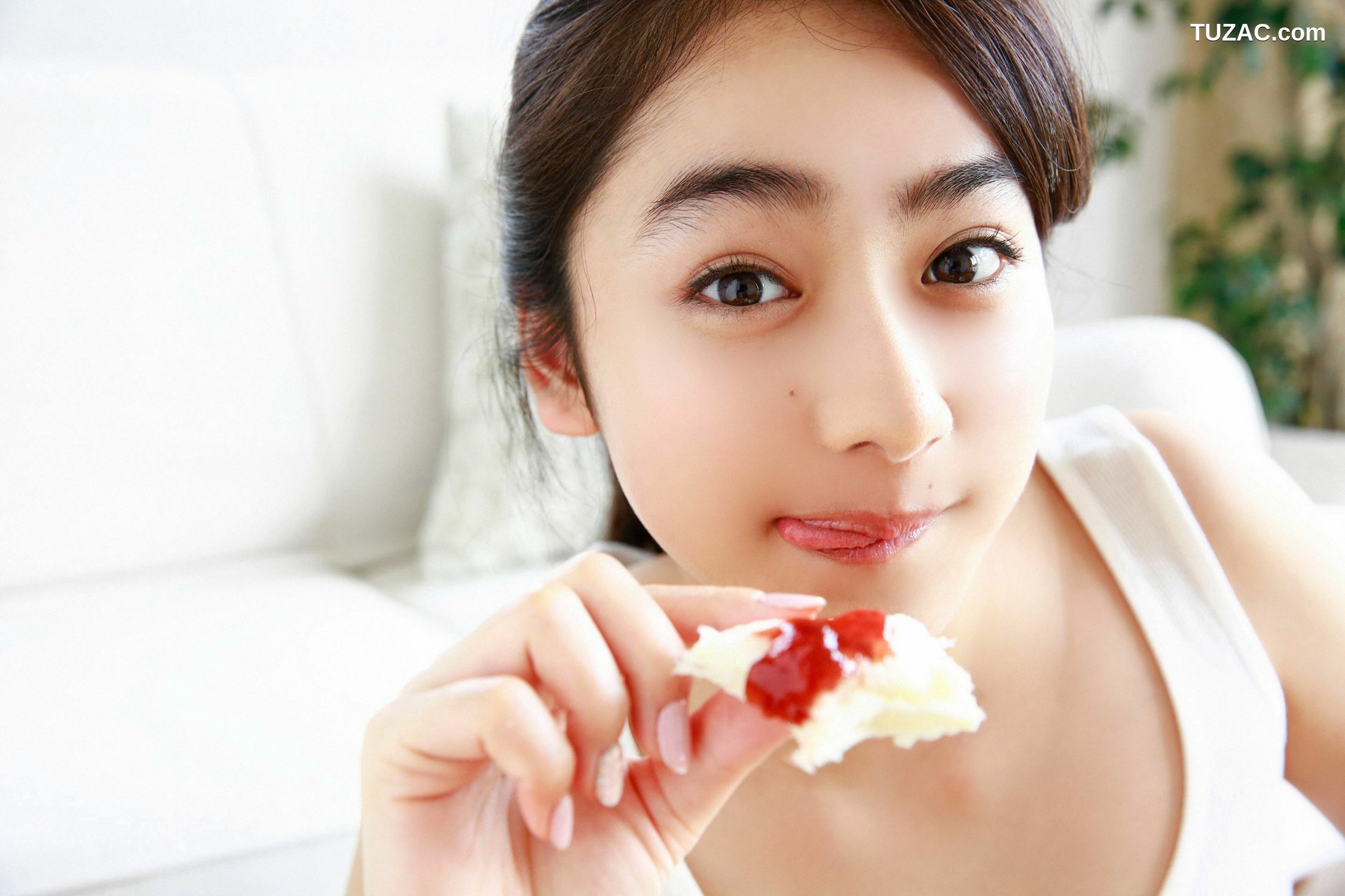 YS Web_ Vol.710 Yuna Taira 平祐奈 写真集[90P]