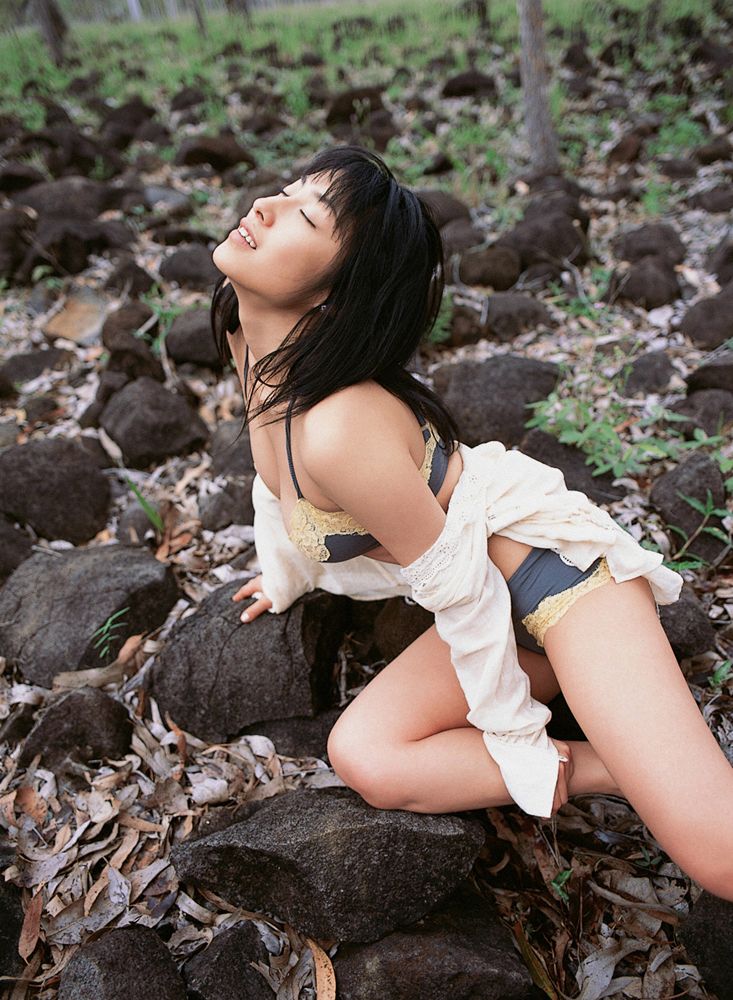 YS Web_佐藤寛子《川の流れに、身をゆだねて&hellip;》写真集 Vol.173[29P]