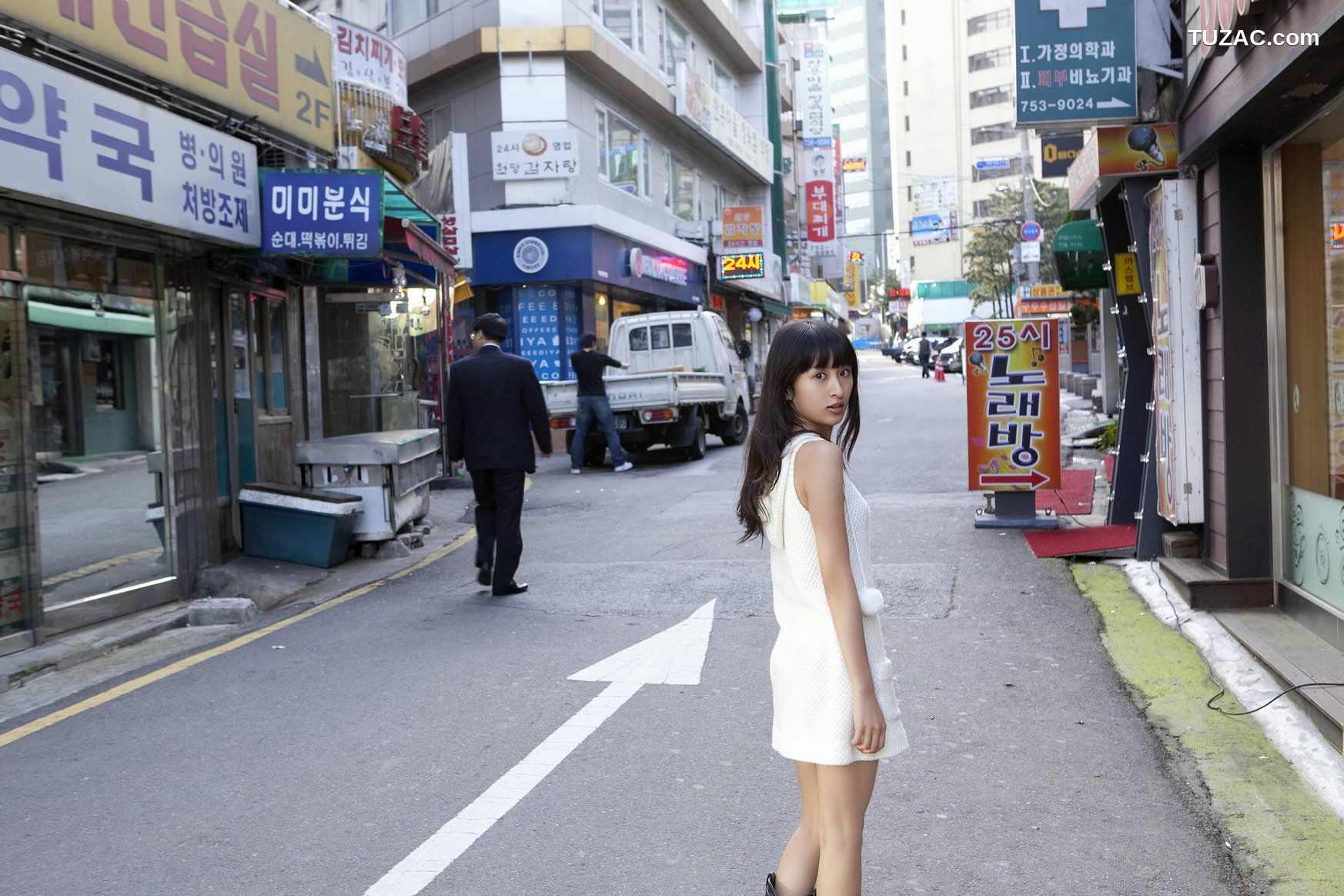 YS Web_入矢麻衣《一瞬で恋に落ちた!!》写真集 Vol.386[100P]