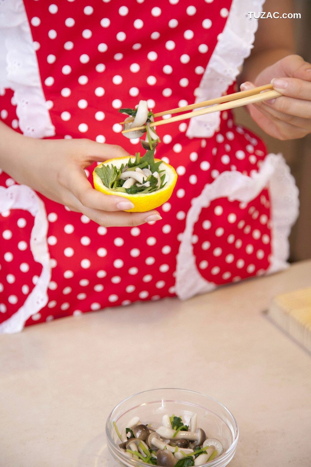 YS Web_前田敦子/板野友美《あっちゃん ともちん、ふたりで&hellip;》写真集 Vol.401[55P]