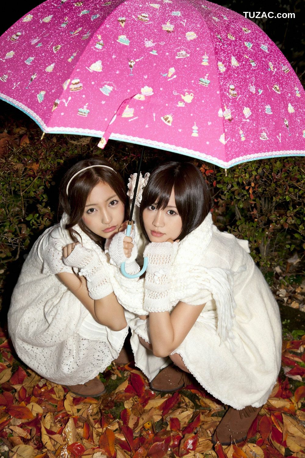 YS Web_前田敦子/板野友美《あっちゃん ともちん、ふたりで&hellip;》写真集 Vol.401[55P]