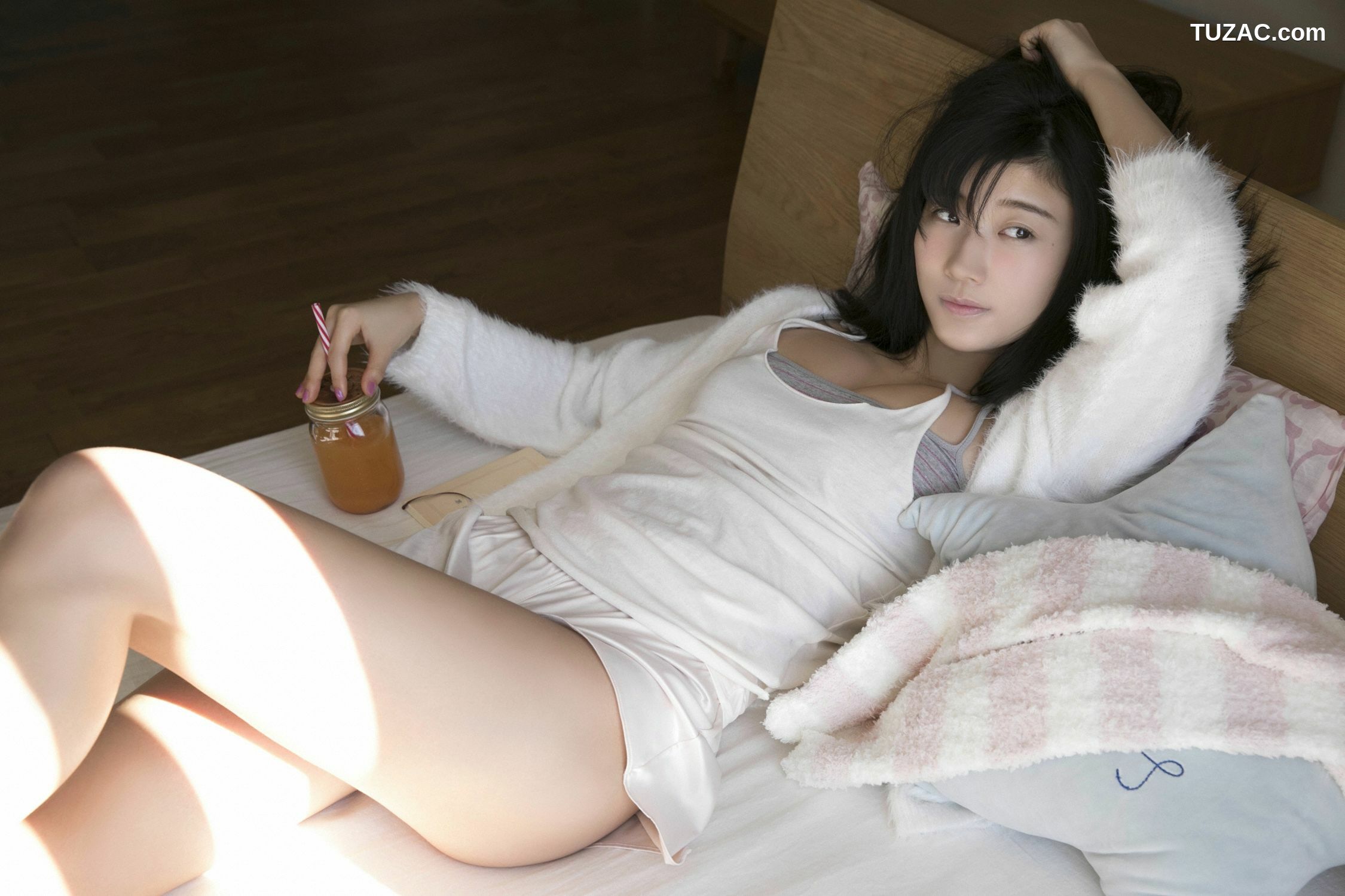 YS Web_小倉優香《女神降臨》 Vol.811 写真集[100P]