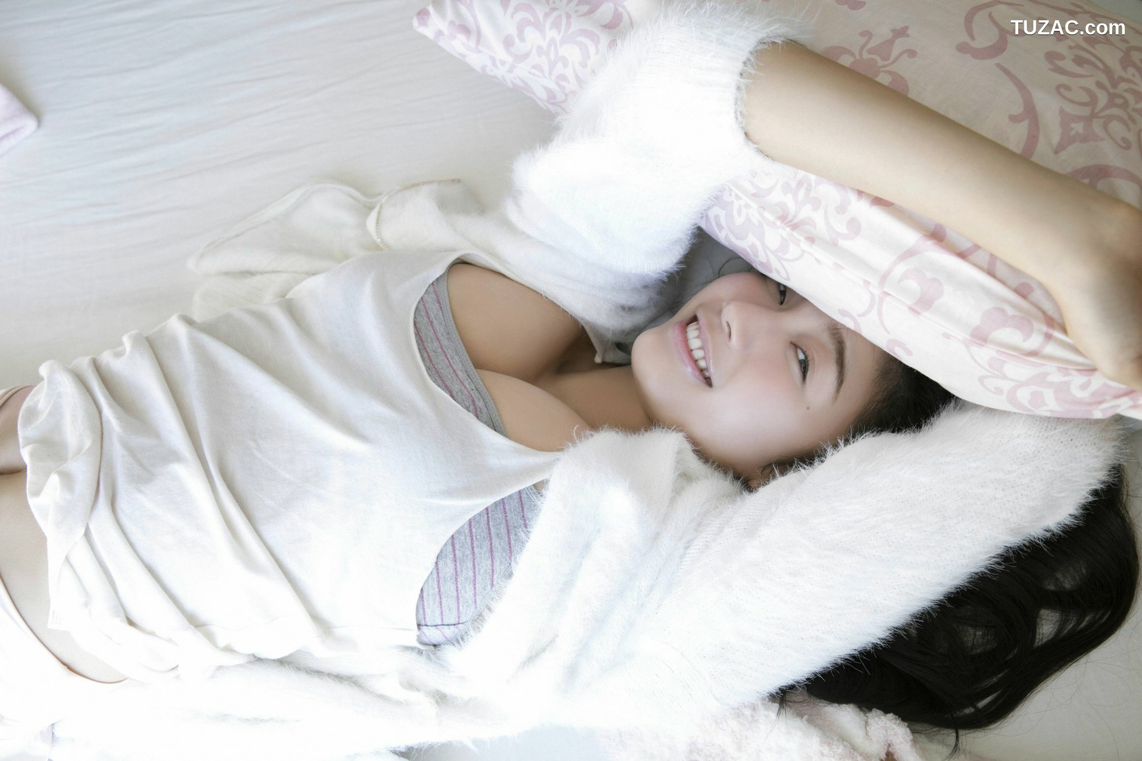 YS Web_小倉優香《女神降臨》 Vol.811 写真集[100P]