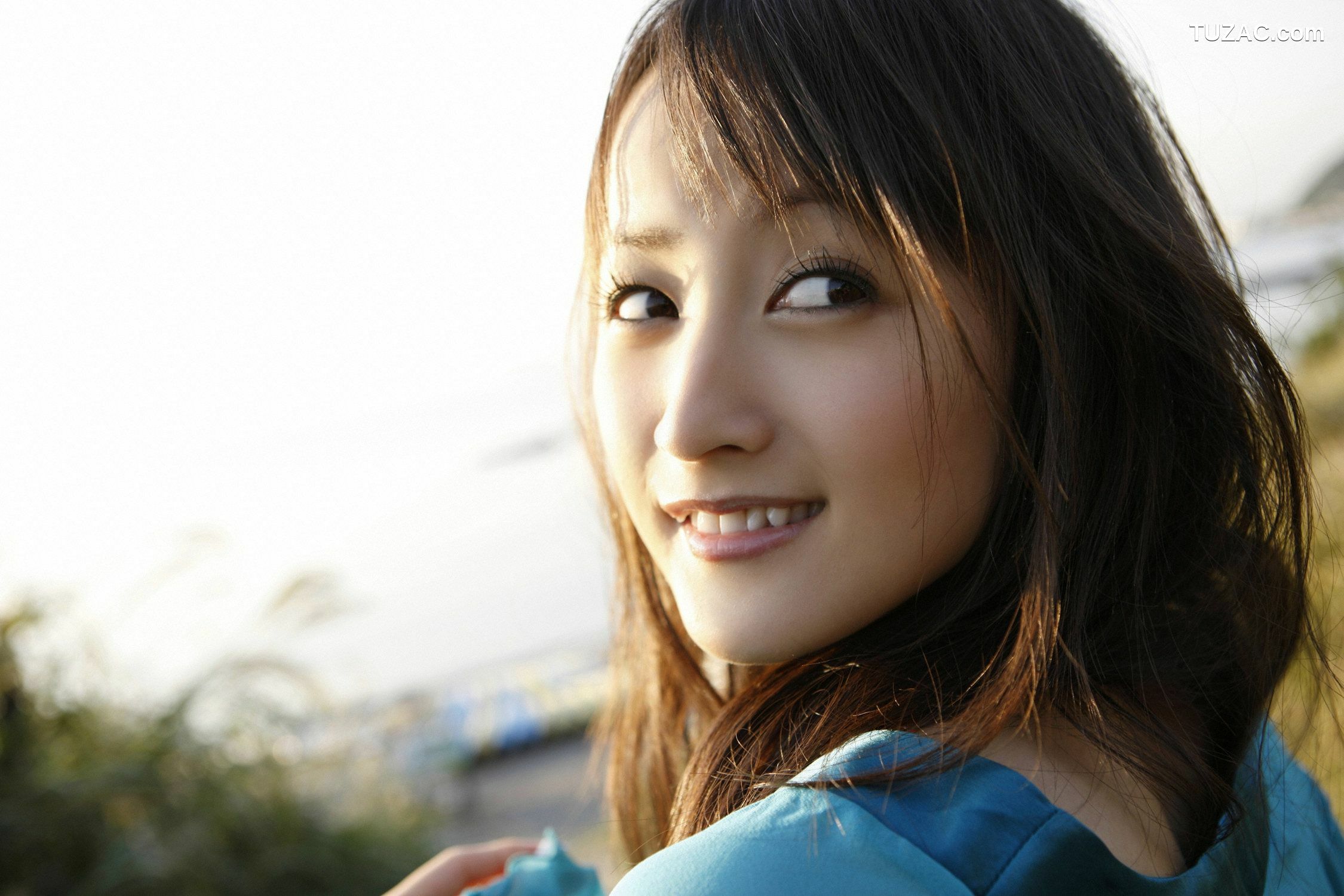 YS Web_小松彩夏《あやうい》写真集 Vol.290[42P]