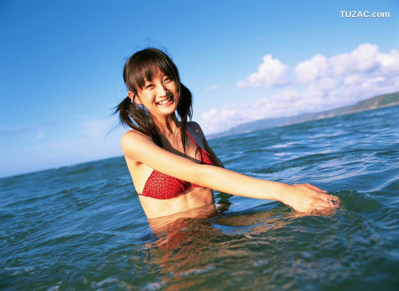 YS Web_小松彩夏《おソトで大冒険》写真集 Vol.146[81P]