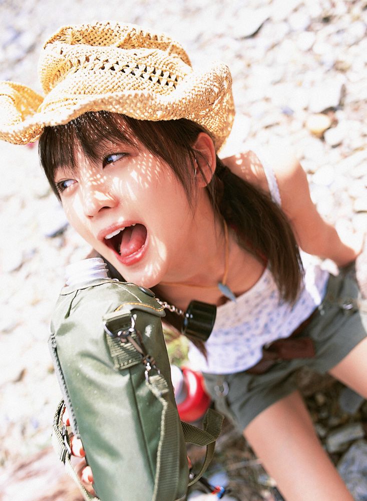 YS Web_小松彩夏《おソトで大冒険》写真集 Vol.146[81P]