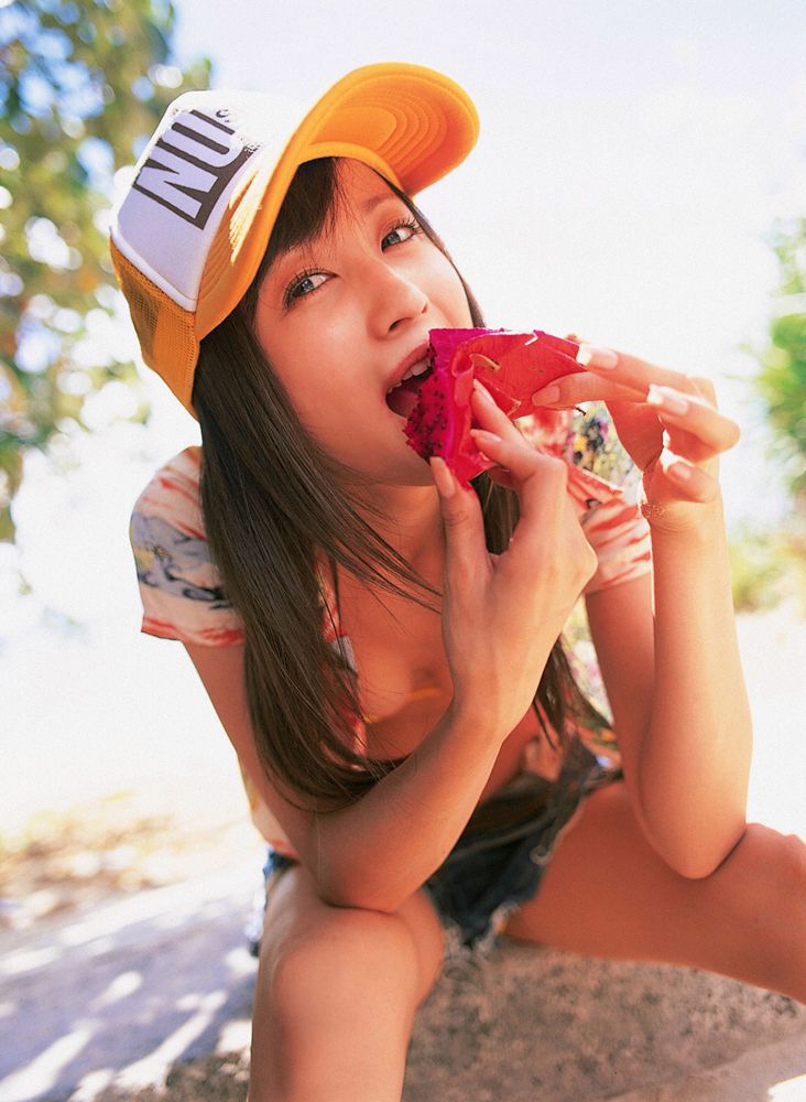 YS Web_小松彩夏《おソトで大冒険》写真集 Vol.146[81P]
