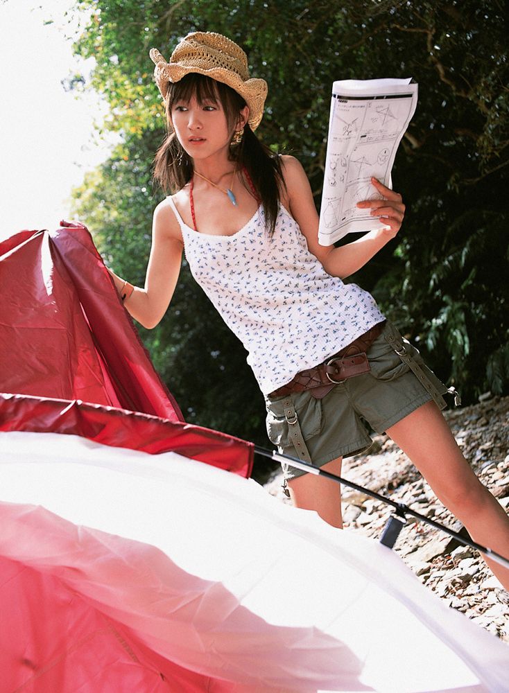 YS Web_小松彩夏《おソトで大冒険》写真集 Vol.146[81P]