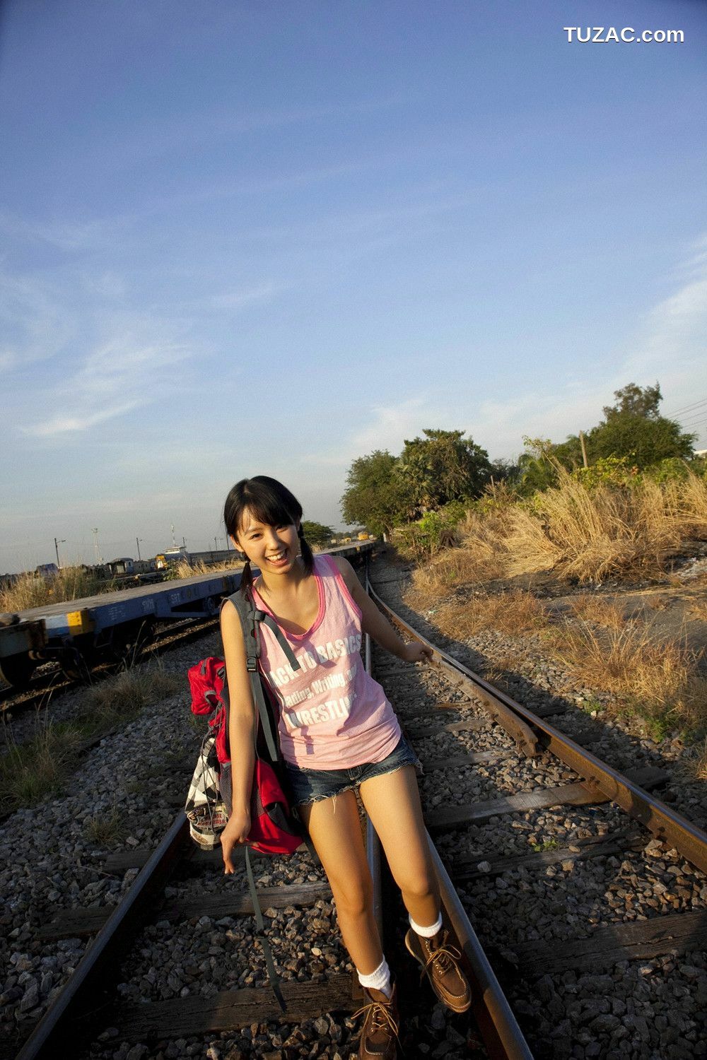 YS Web_小池里奈《冒険したいお年頃》写真集 Vol.377[100P]