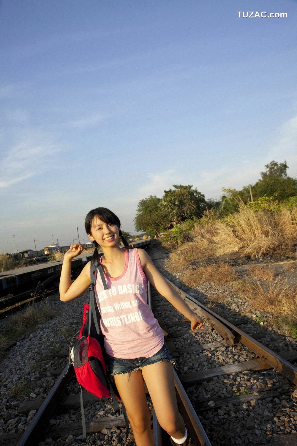 YS Web_小池里奈《冒険したいお年頃》写真集 Vol.377[100P]