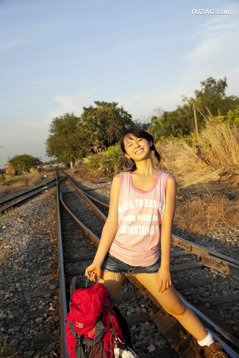 YS Web_小池里奈《冒険したいお年頃》写真集 Vol.377[100P]