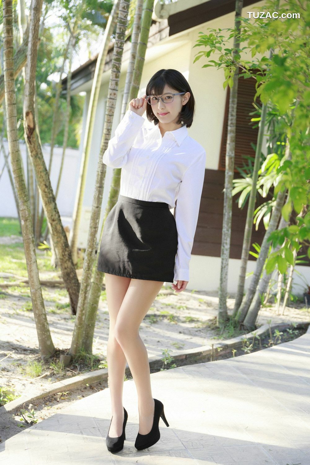 YS Web_彩川ひなの《考えるな！感じろ！》 Vol.802 写真集[100P]